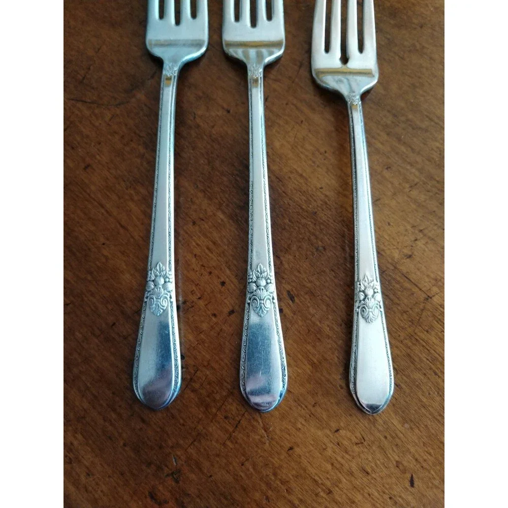1847 Rogers Bro International Adoration Silverplate 2 Dinner 1 Salad Forks